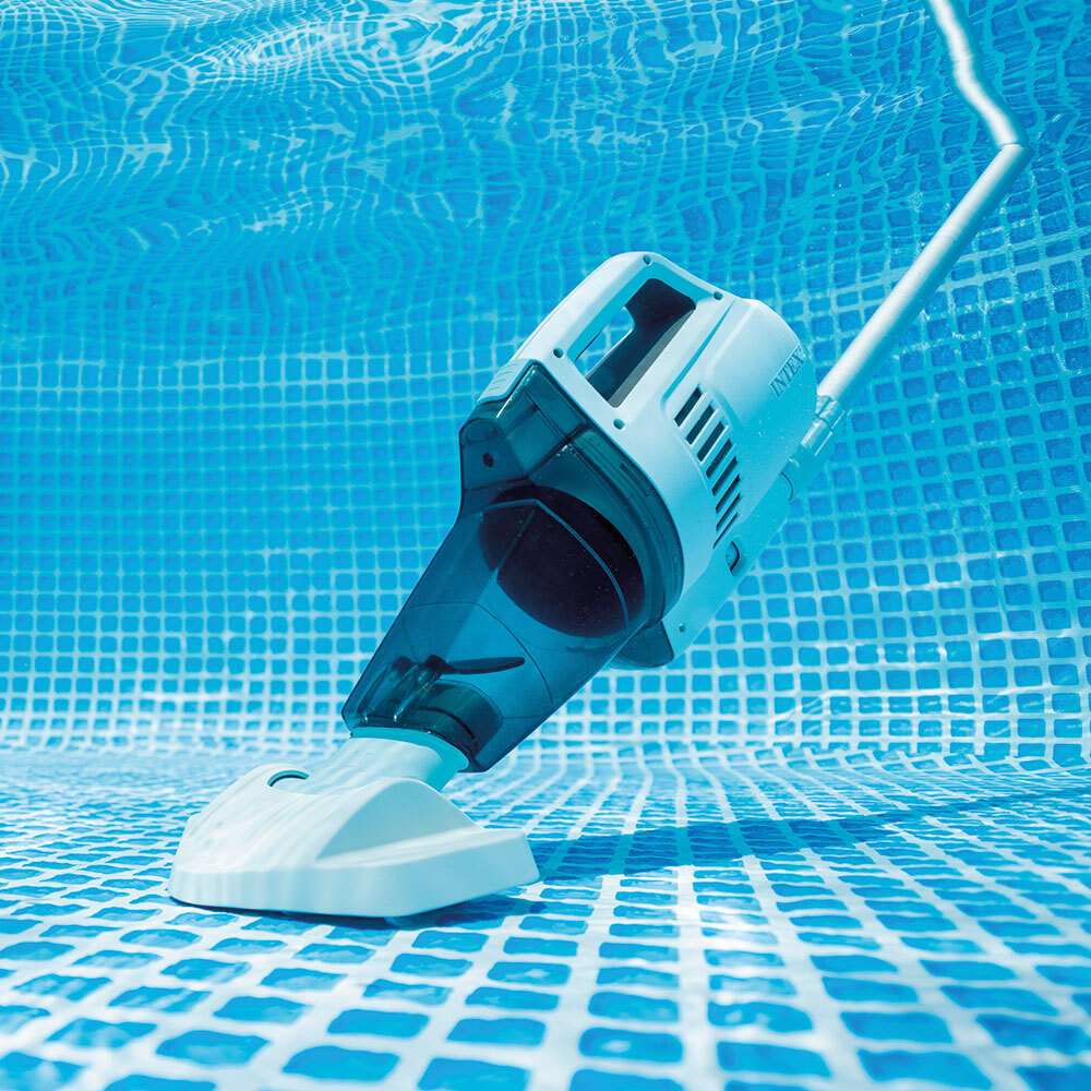 Snažnije i praktičnije ručno čišćenje dna bazena pod vodom